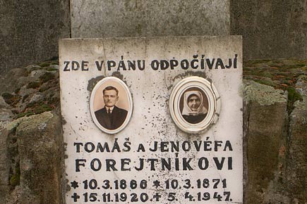 Klobouky u Brna, hřbitovní reportáž - foto 6